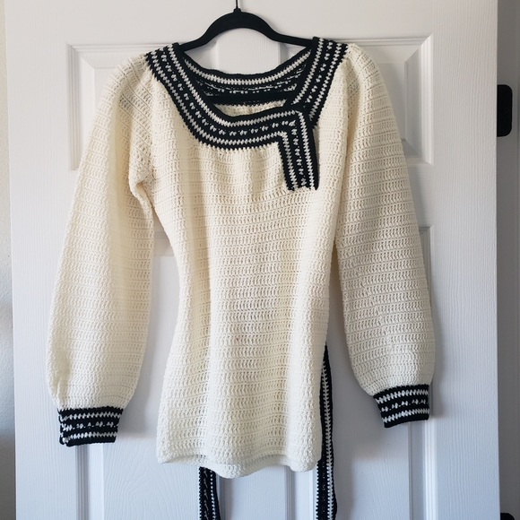 1970s Vintage Crochet Subtle Bishop Sleeve Black Cream Sweater Waistband #36 - Picture 4 of 13
